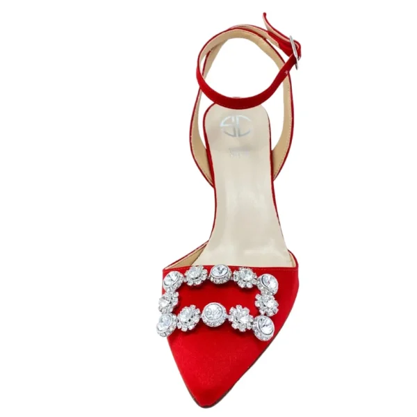 Scarpe a punta rosse con accessorio di strass