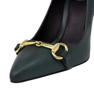 Scarpe a punta verdi con morsetto oro