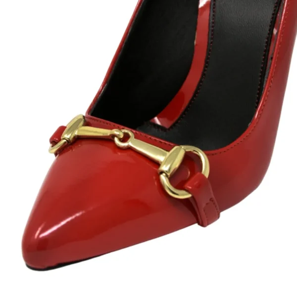 Scarpe a punta vernice rosso con morsetto oro
